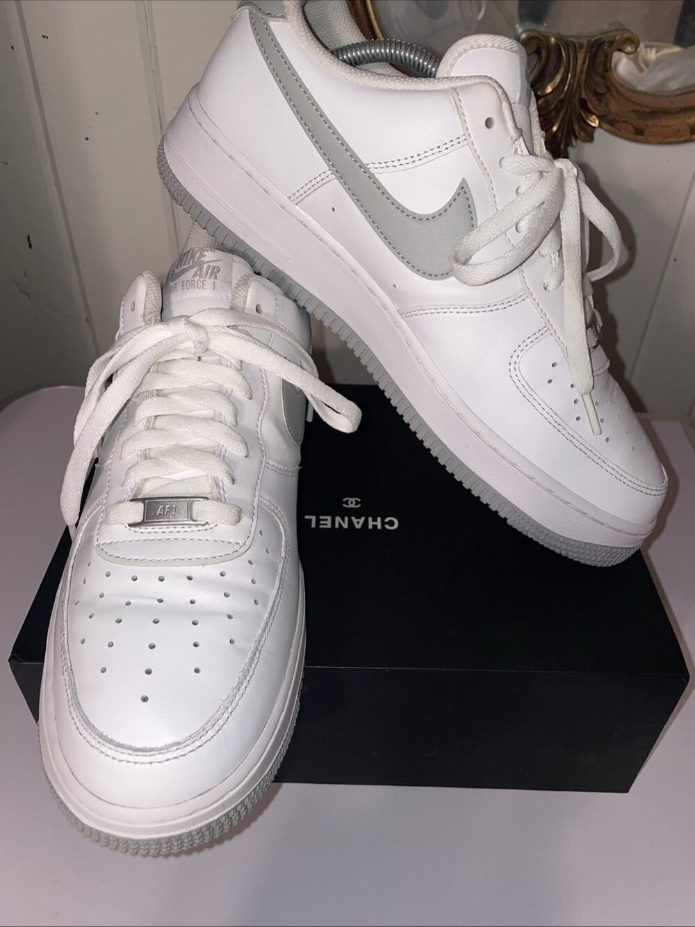 Nike Air Force 1 '07 Shoes - White/ Light Smoke Grey Men’s Sz 11 EUC
